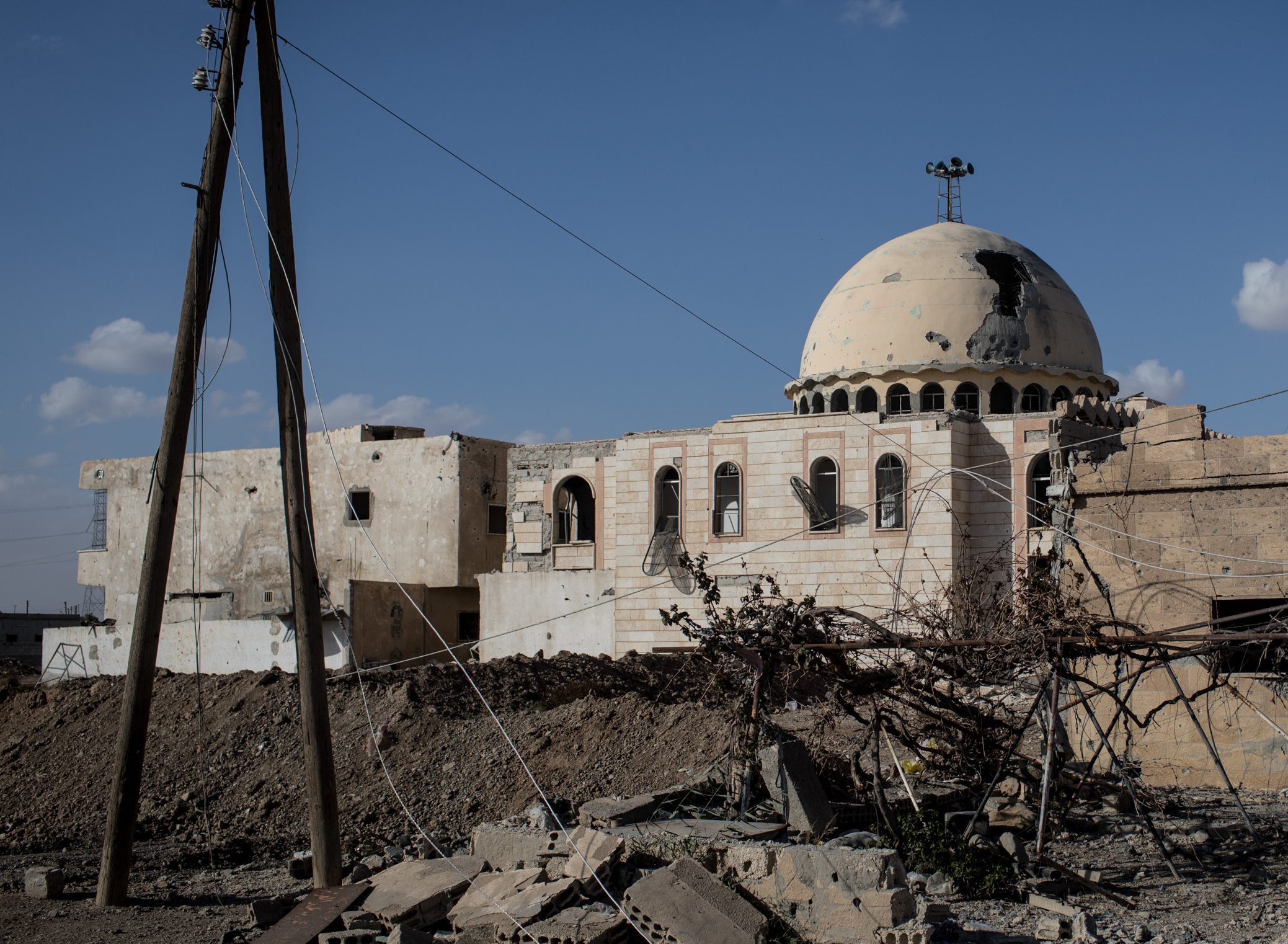 RAQQA, SYRIA - OCTOBER 30: A destroyed mosque is seen in the western neighborhood of Jazrah on the outskirts of Raqqa on October 30, 2017 in Raqqa, Syria. Following three and a half months of fighting Raqqa was liberated from the control of ISIL on October 19. Since then the city and surrounding neighborhood's have become a ghost town after being sealed off to civilians due to masses of landmines throughout the city.  (Photo by Chris McGrath/Getty Images)