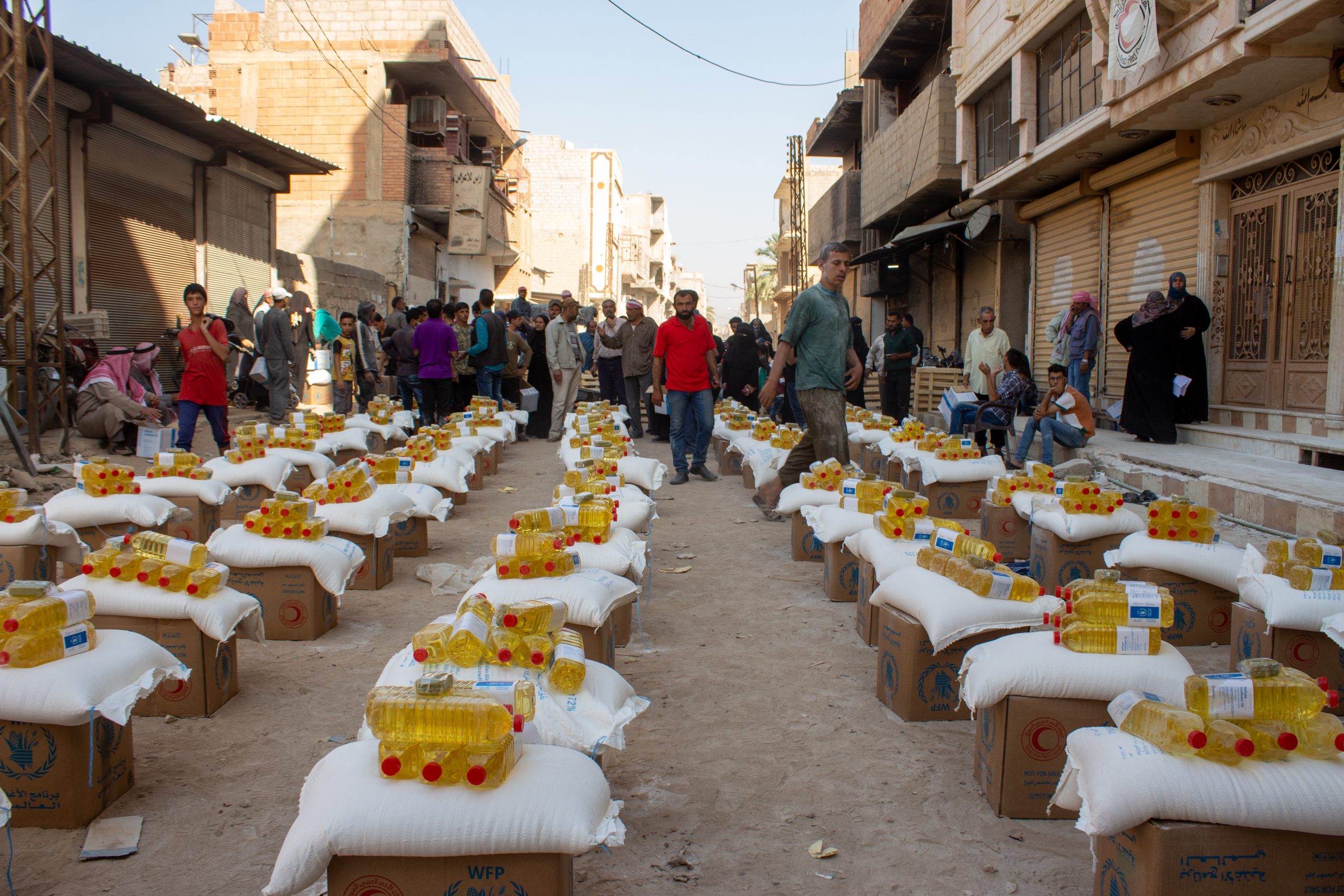 Syria, Al Mayadeen, Deir Ezzor (Deir Ez-Zor) governorate, 11 October 2020

In the Photo: WFP food distribution in Al Mayadeen city
(Deir Ezzor governorate).

Photo: WFP/Taha Hussain