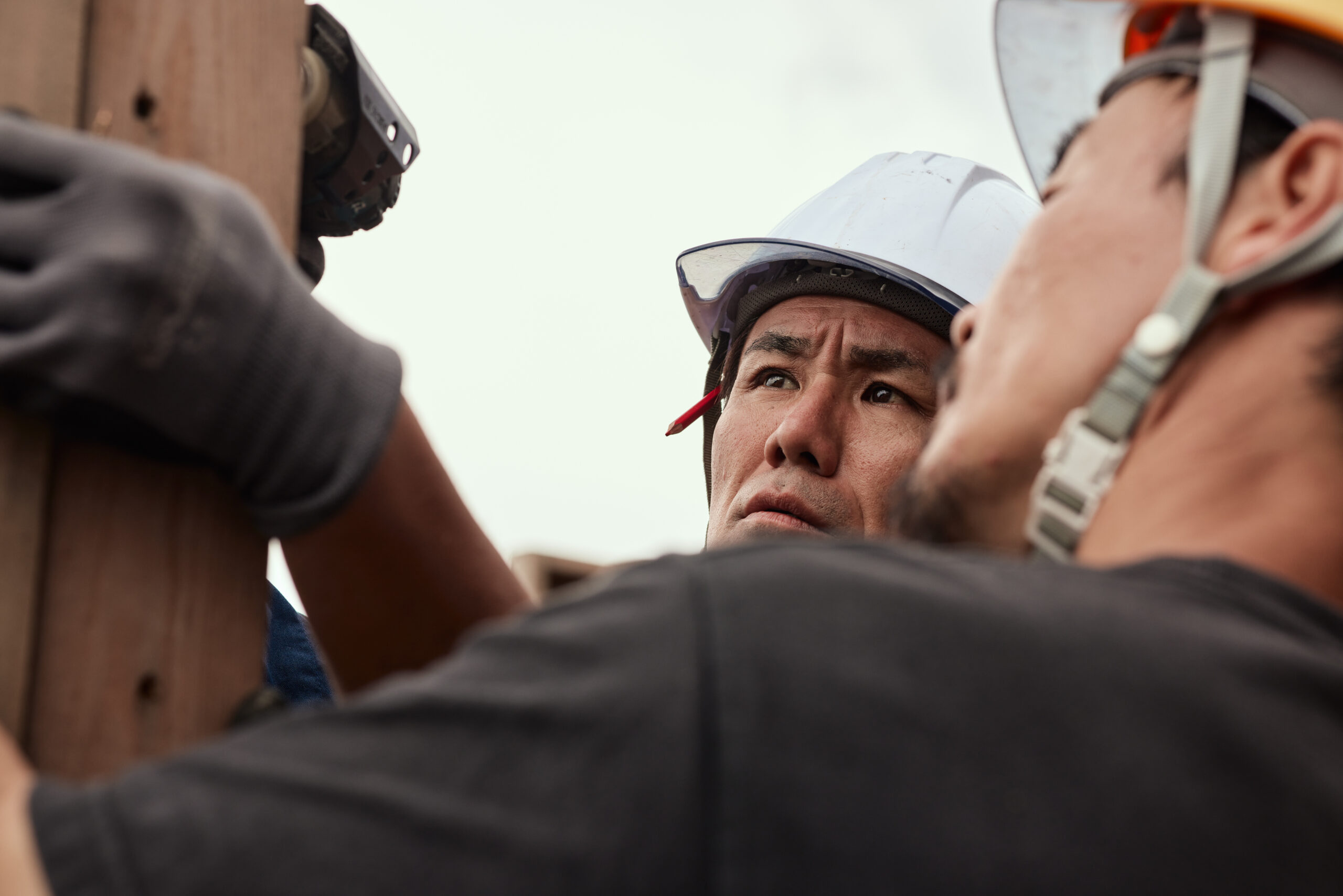 Fixing the wall.It's under construction for eating and drinking at beach in summer